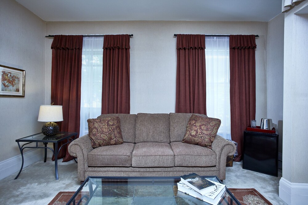 The Mount Vernon Inn - photo 27