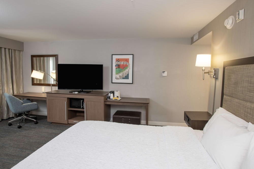 Hampton Inn & Suites Cincinnati Kenwood - photo 11