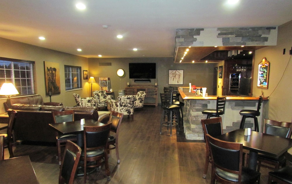 Oak Hill Inn & Suites - photo 69