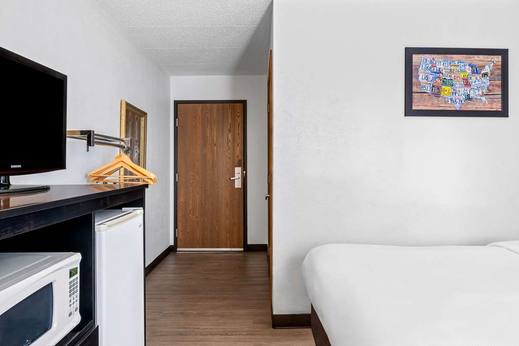 Econo Lodge Billings - photo 22