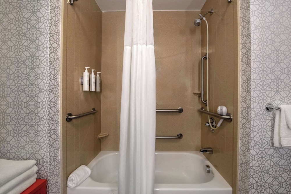 Hampton Inn & Suites Harvey New Orleans West Bank - photo 18