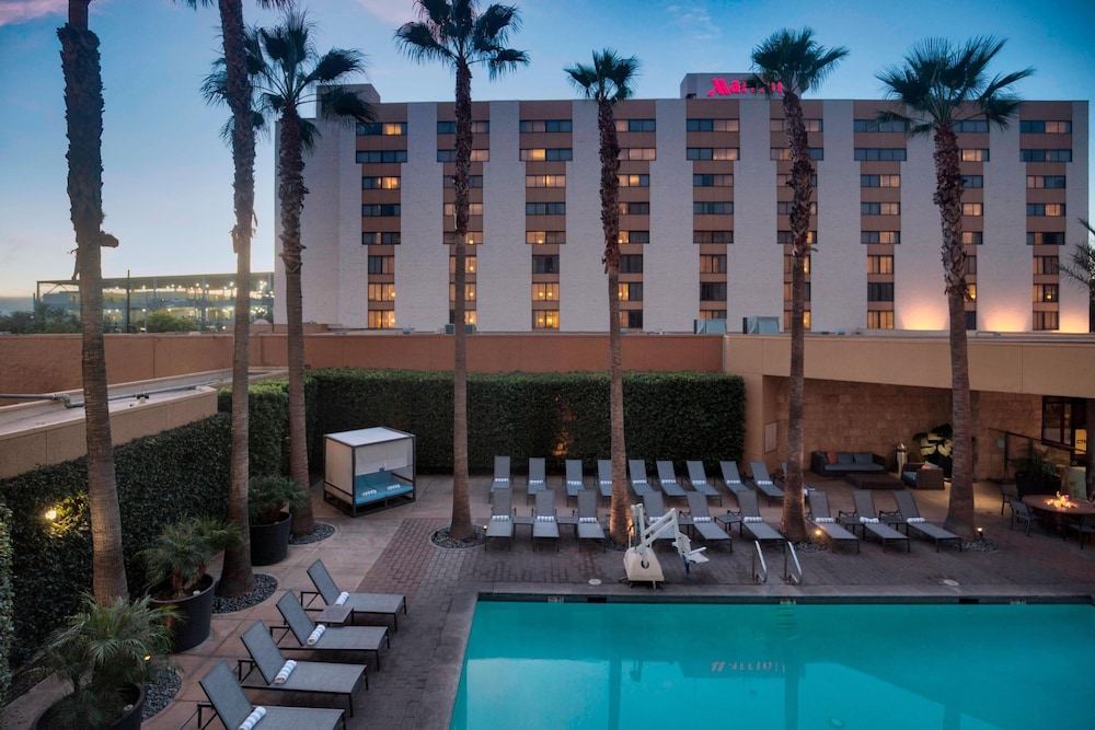 Los Angeles Marriott Burbank Airport - photo 21