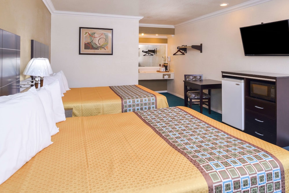 Atascadero Inn - photo 5