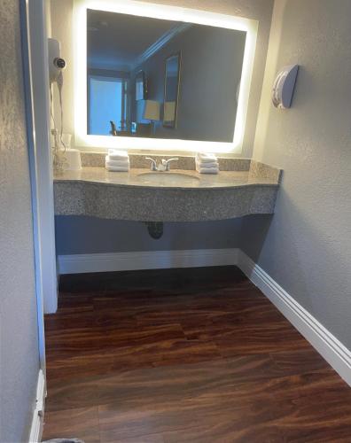 Legacy Inn & Suites Garden Grove CA - photo 20