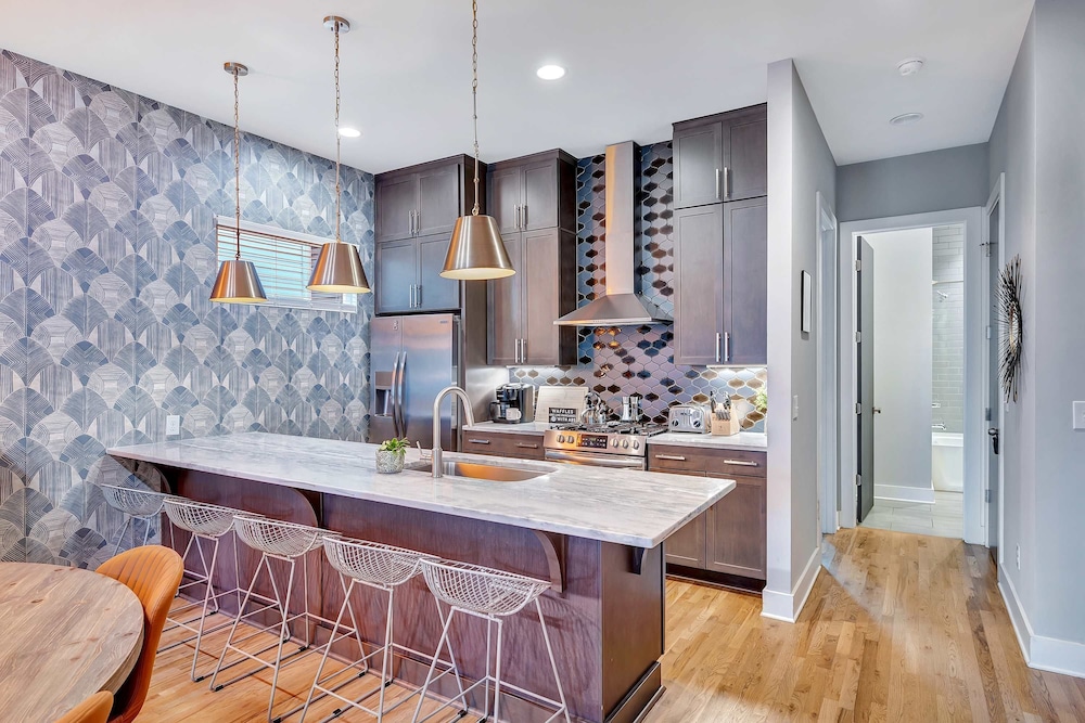 New NashVegas Downtown Rooftop City Views 13Beds — 4-Star Luxury Hotel in Nashville, United States