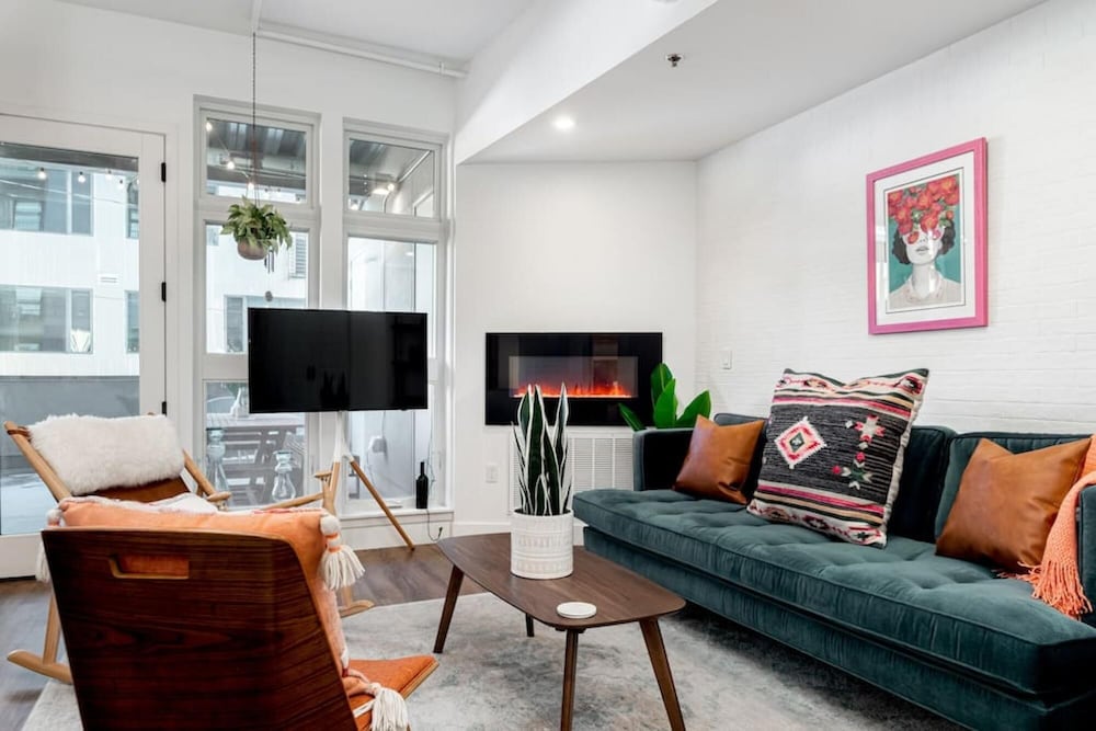 Rino Art Lofts Bright Boho Loft w Private Patio Denver — hotel in Denver