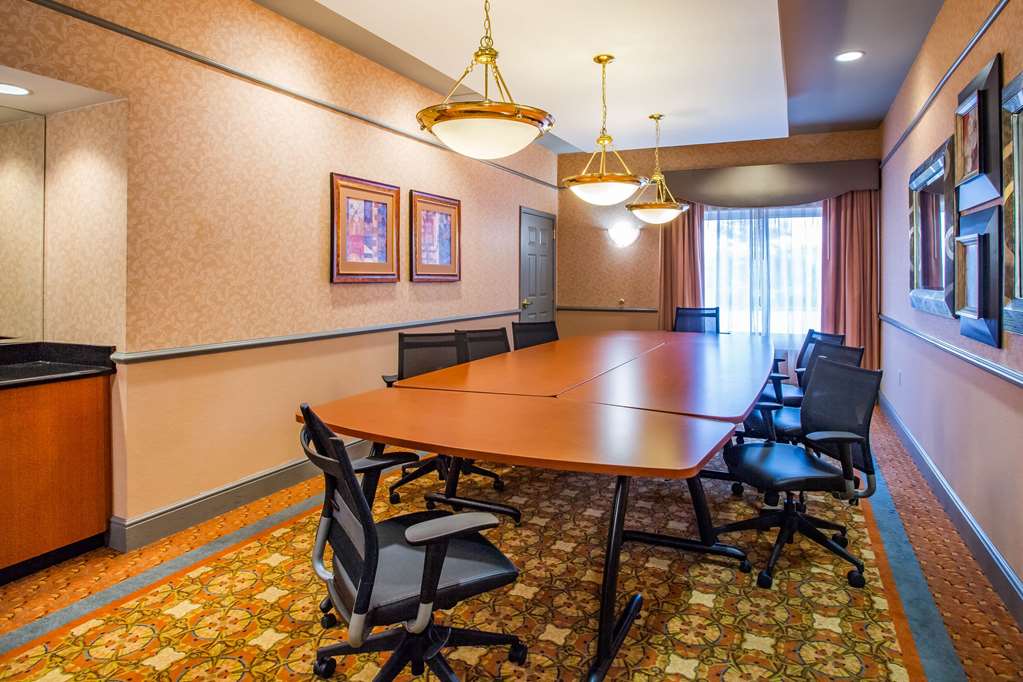 La Quinta Inn & Suites by Wyndham Islip MacArthur Airport - photo 23