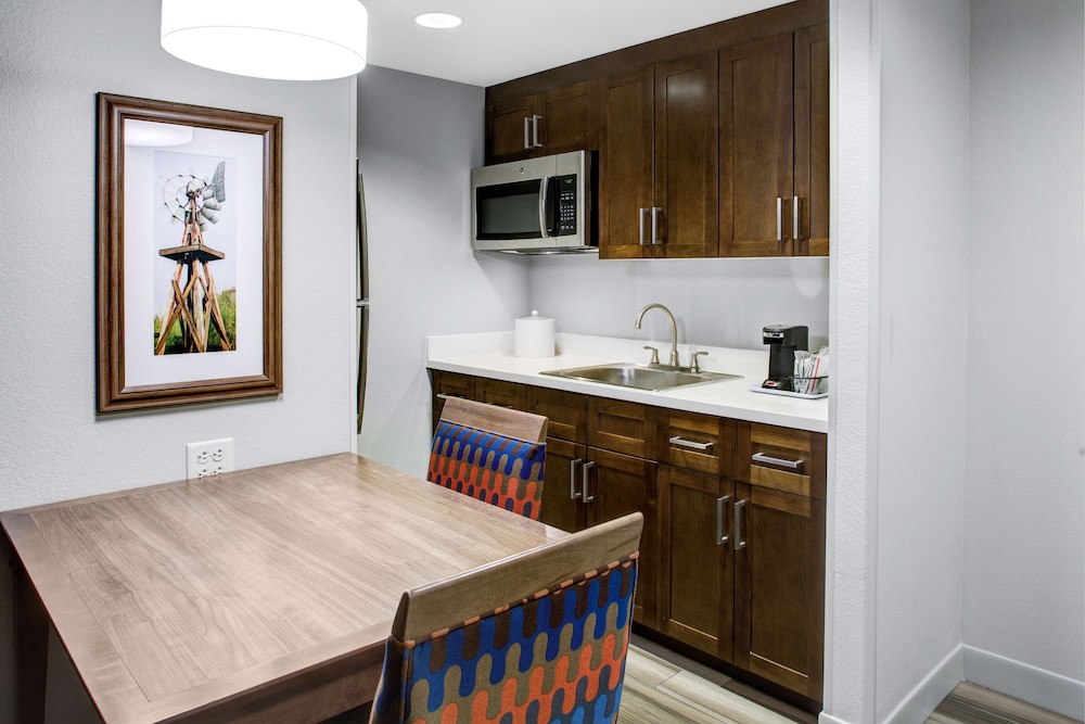 Hampton Inn & Suites Pittsburg Kansas Crossing - photo 17