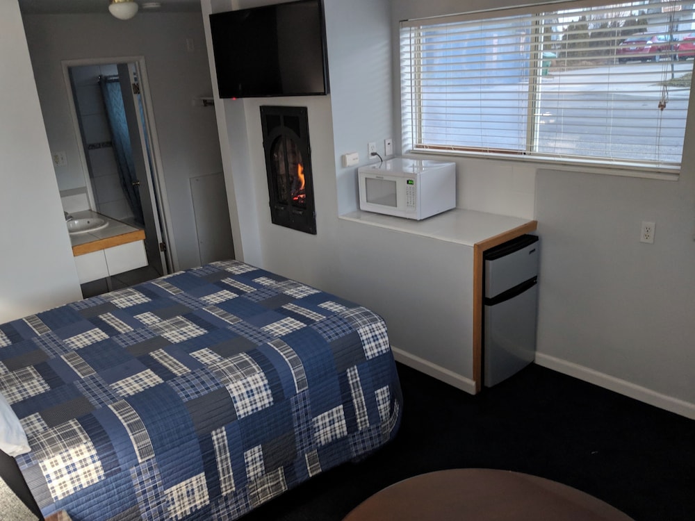 Majestic Rockies Motel - photo 21