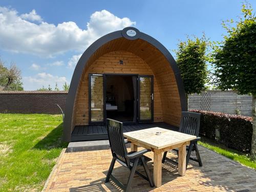 Woodlodge de luxe 2 persoons in Oirsbeek, Netherlands