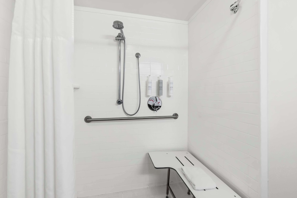 Hampton Inn Pennsville - photo 27