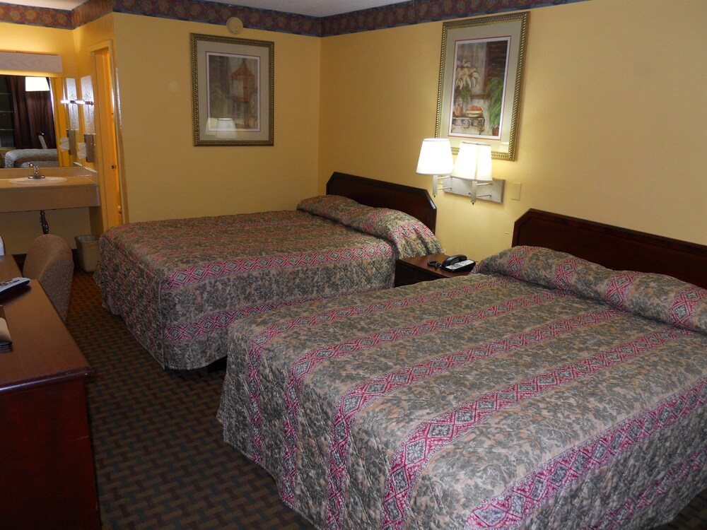 America's Best Inn and Suites Beaufort - photo 10