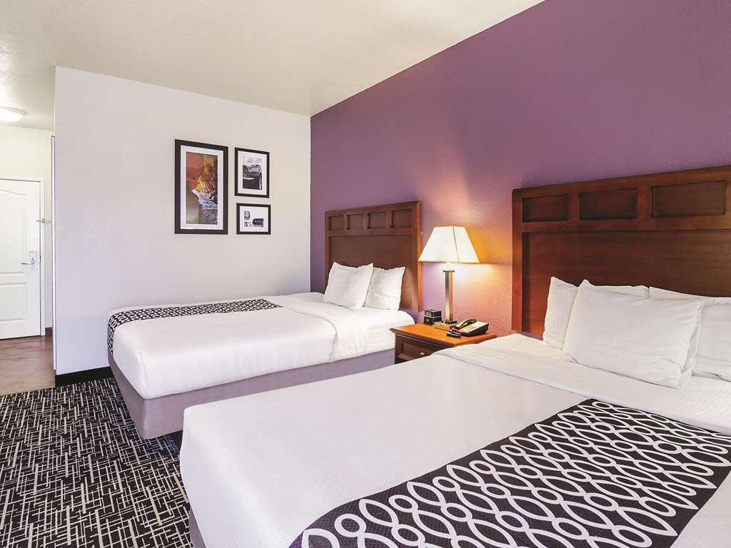 La Quinta Inn & Suites by Wyndham Bowling Green - photo 23