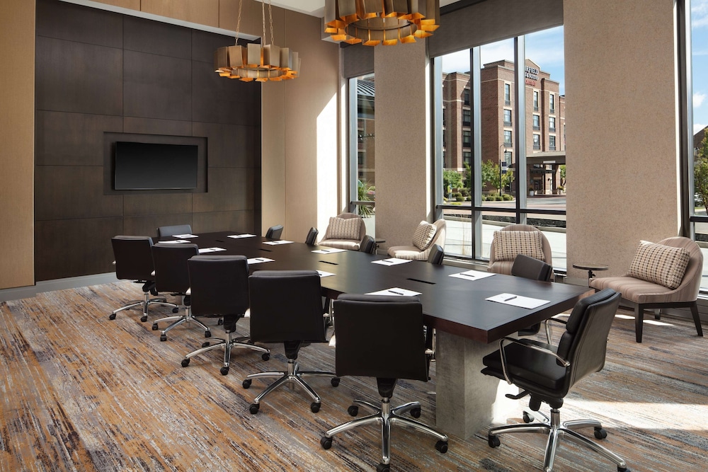 Embassy Suites by Hilton South Bend at Notre Dame - photo 33