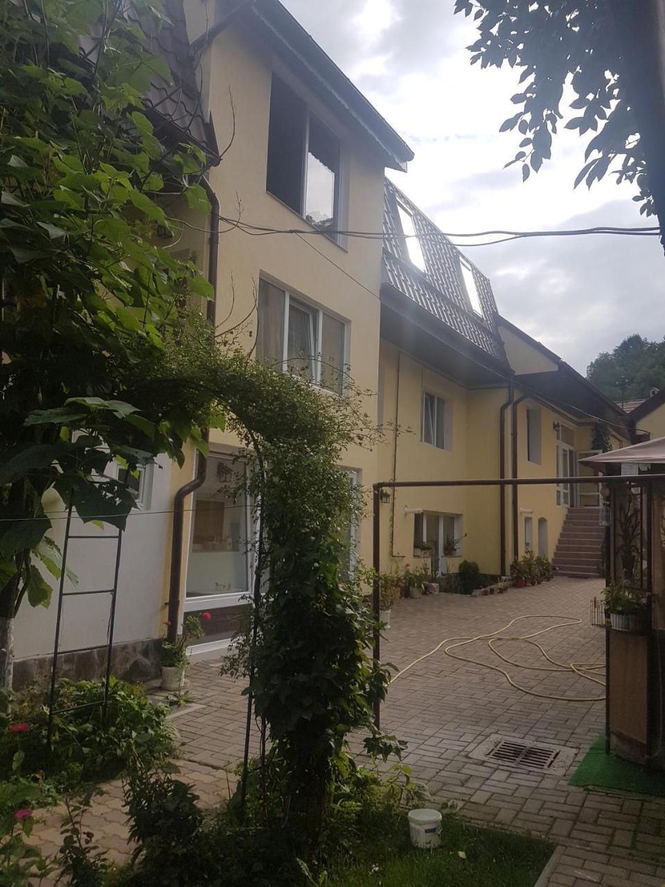Apartament Teilor — 4-Star Luxury Hotel in Rasnov, Romania