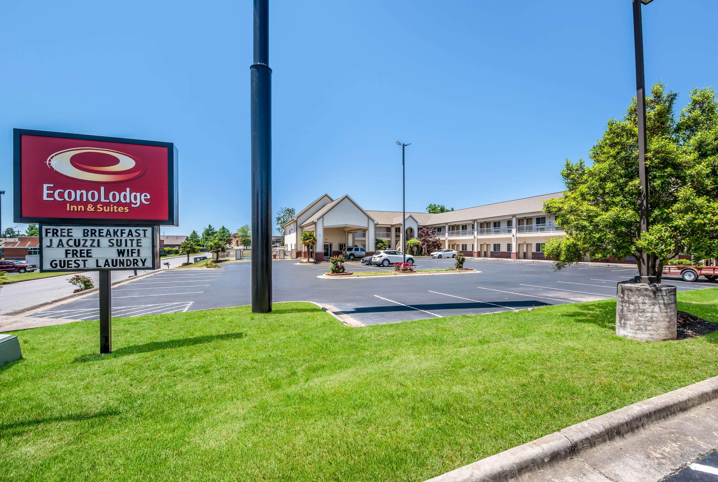 Bryant Inn & Suites - photo 44