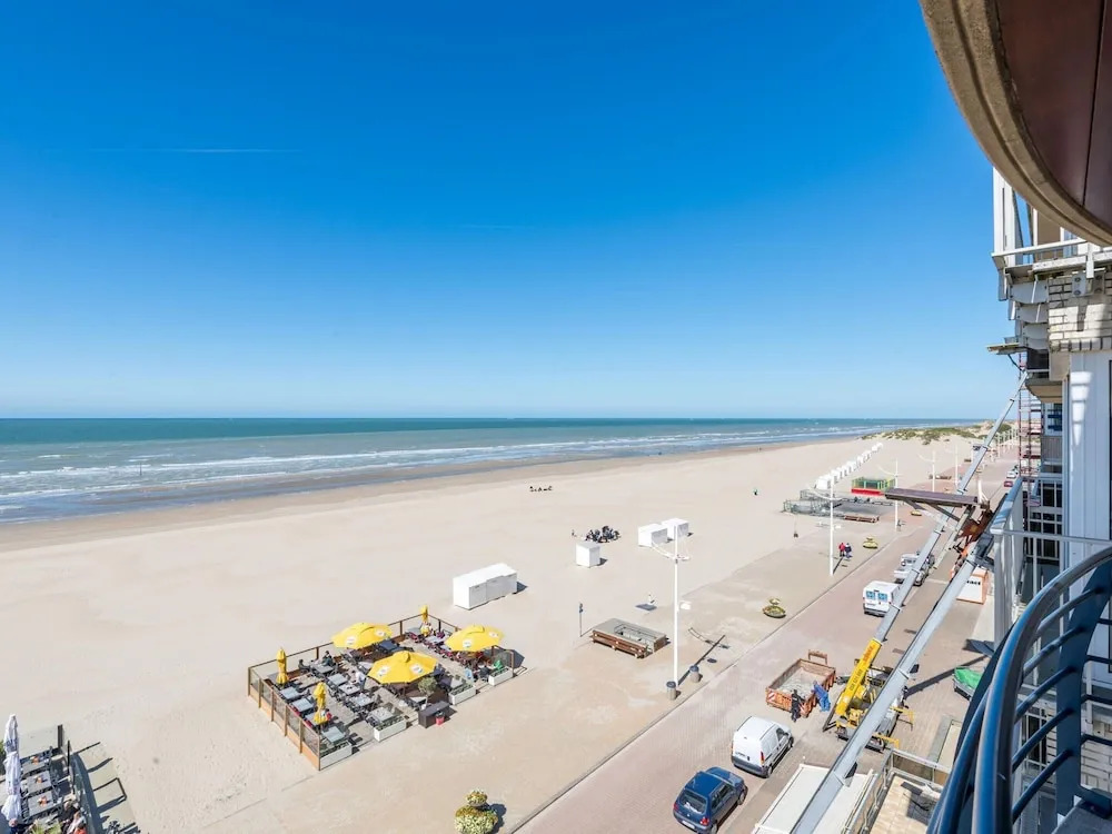 Sablon 501 seafront apartment in Koksijde — 4-Star Luxury Hotel in Koksijde, Belgium