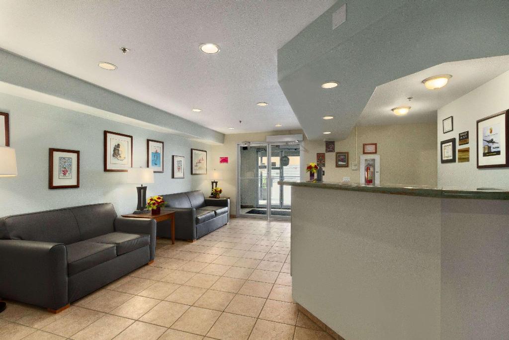 Super 8 by Wyndham Yellowknife — Yellowknife — photo 3