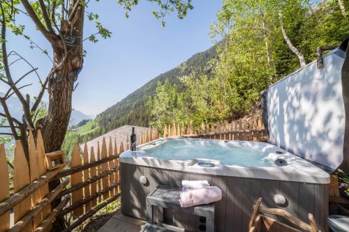 Berg s u i t e — 4-Star Luxury Hotel in San Martino, Italy
