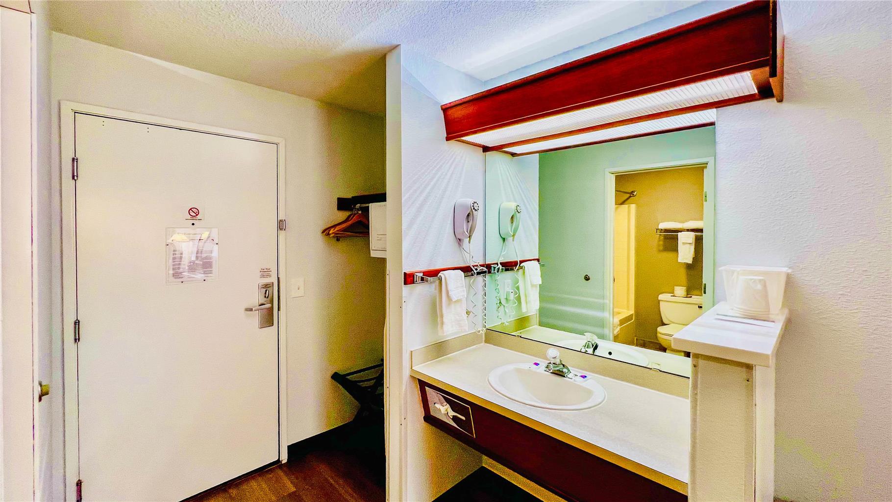 Studio 6 Suites Portland OR I 5 OHSU - photo 37