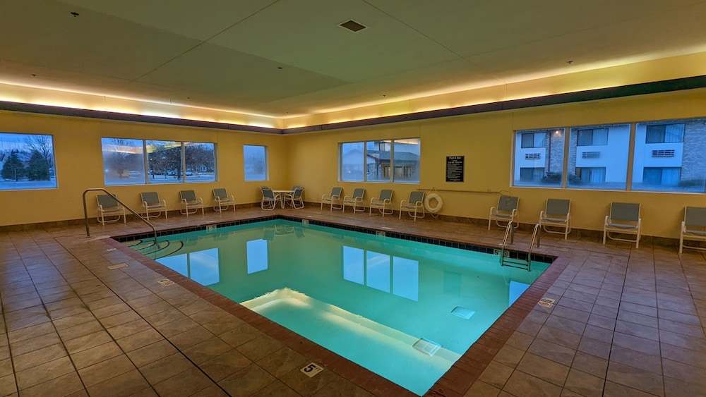 Reston Inn & Suites - photo 27