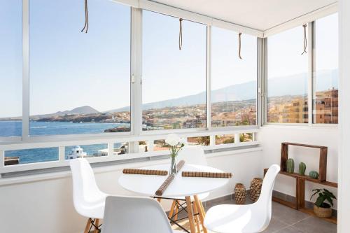 Apartamento El Faro Vistas Panor micas y Ubicaci n Privilegiada — 4-Star Luxury Hotel in Candelaria, Spain