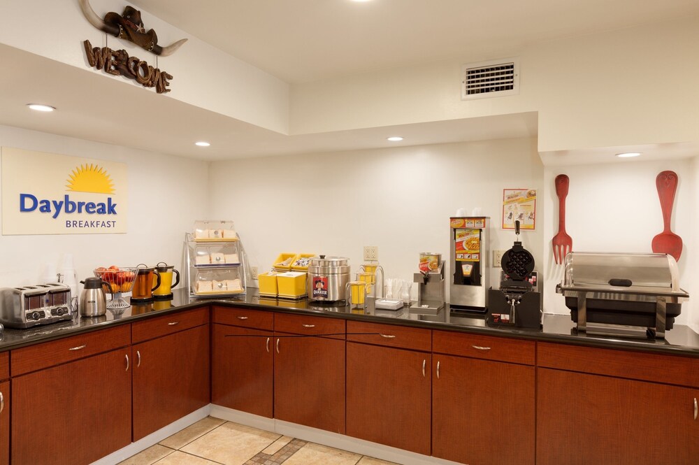 Days Inn By Wyndham Austin University Downtown - photo 23