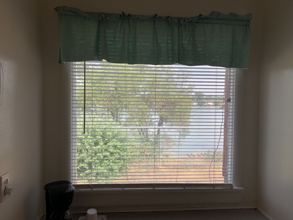 Lakeside Motel - photo 10