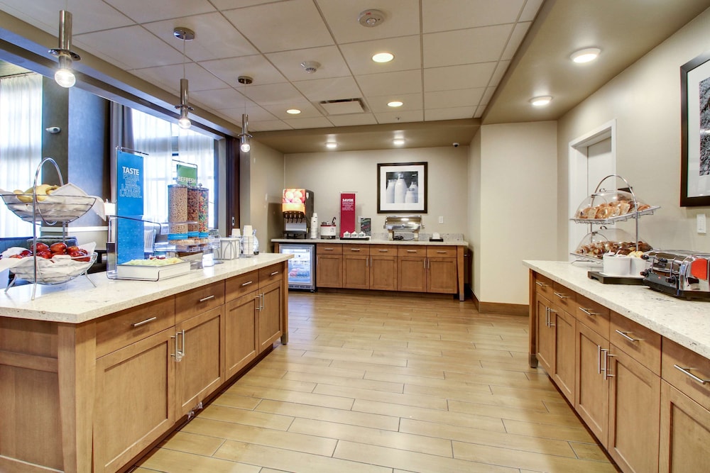 Hampton Inn & Suites Milwaukee West - photo 43