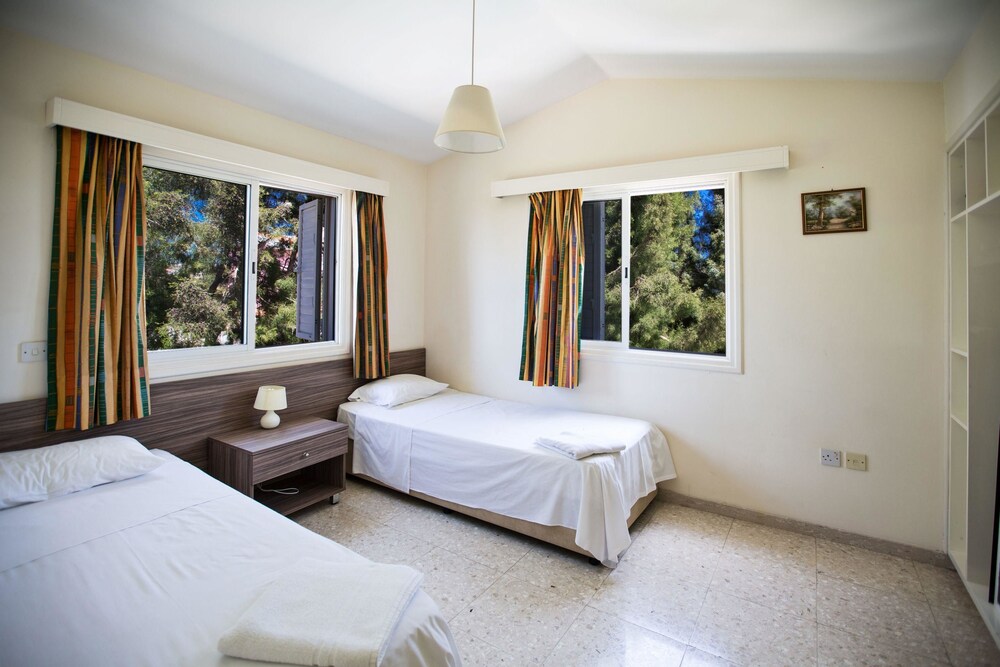 Celebrity Villa Scotty T D2