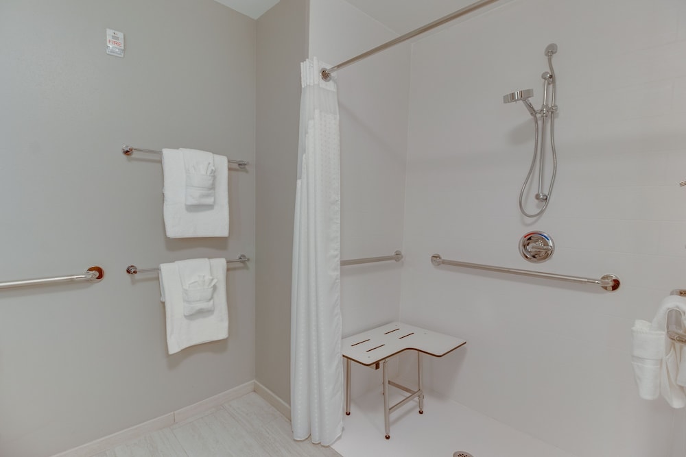 Holiday Inn Express & Suites Union City by IHG - photo 16