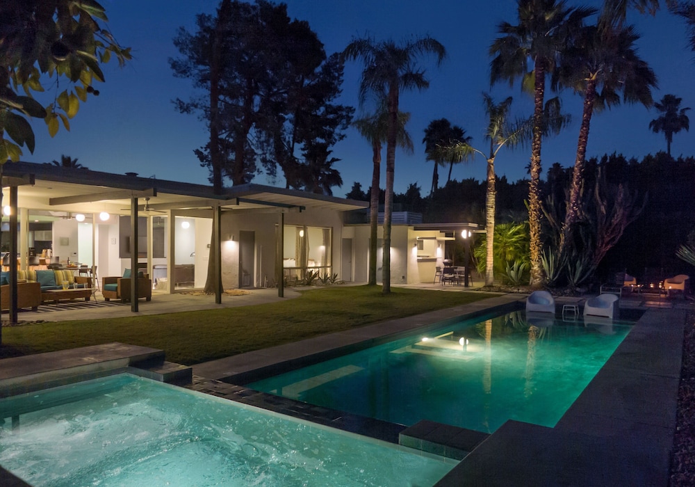 Lost Oasis - last minute hotel in Palm Springs