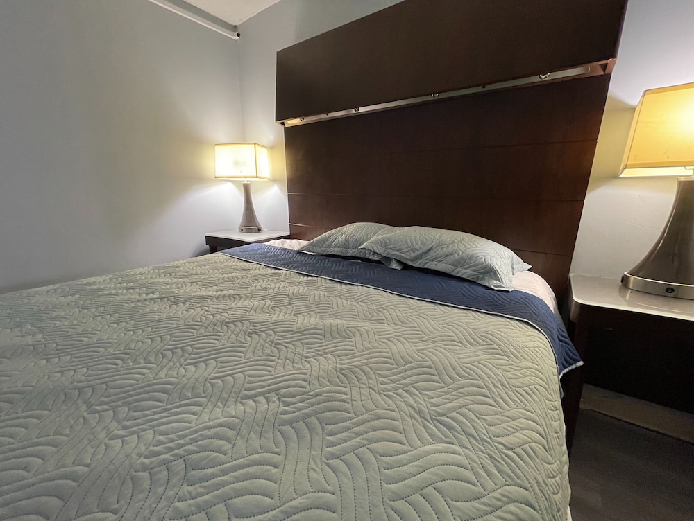 Lamplighter Inn By OYO Charlotte Airport Area - photo 9