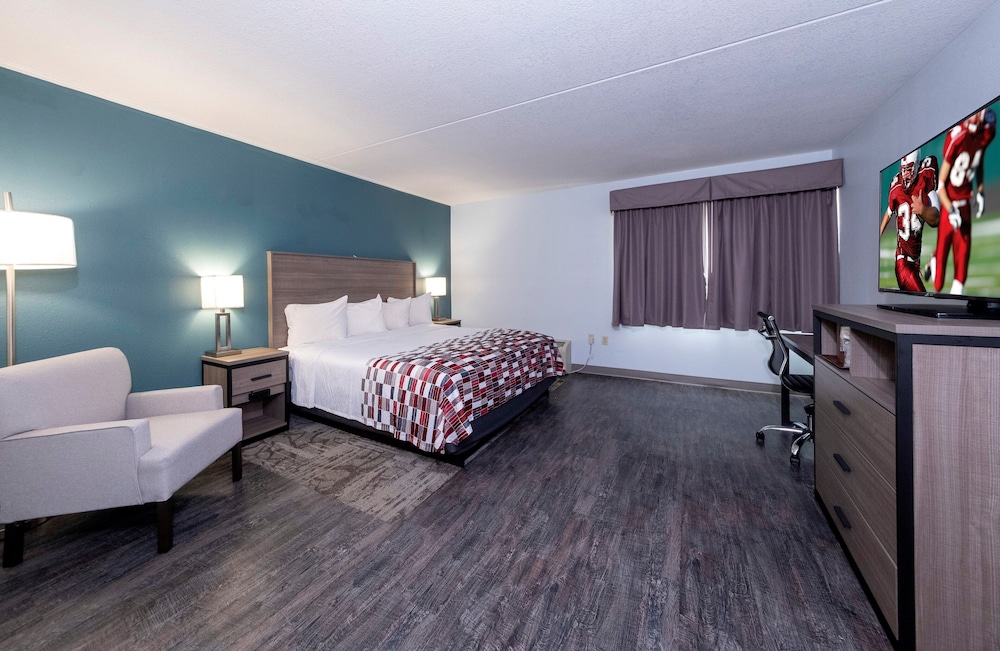 Red Roof Inn & Suites Wilmington New Castle - photo 11