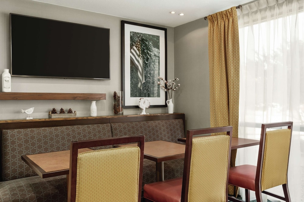 Hampton Inn San Angelo - photo 2