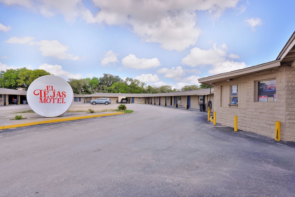 El Tejas Motel - photo 14