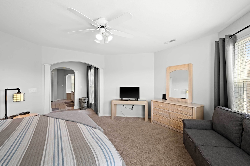 Condo in Lakefront Resort with Boat Launch and Pool - photo 8