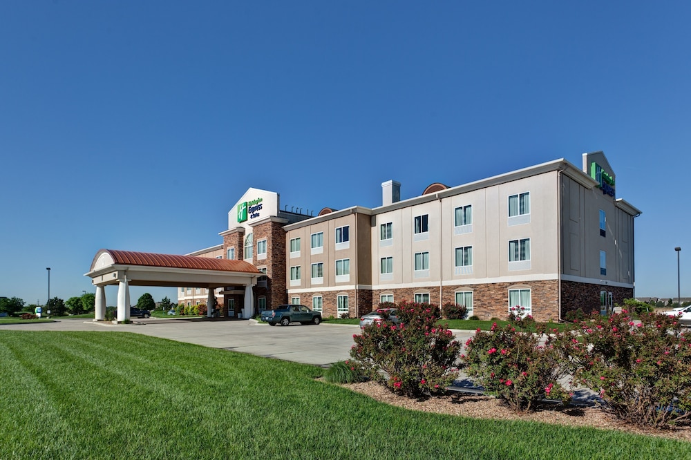 Holiday Inn Express & Suites Wichita Northwest Maize K 96 - photo 25