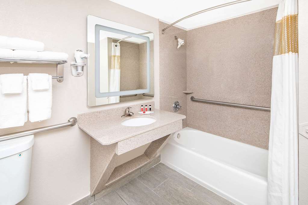 Ramada by Wyndham Alpharetta Atlanta North - photo 7
