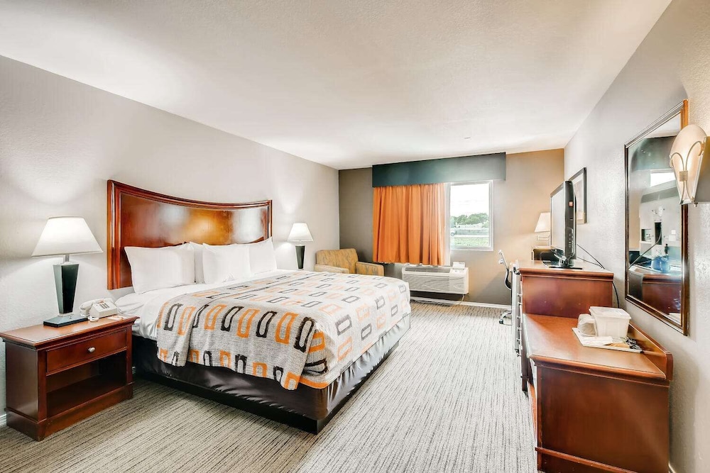 Orangewood Inn & Suites Midtown - photo 21