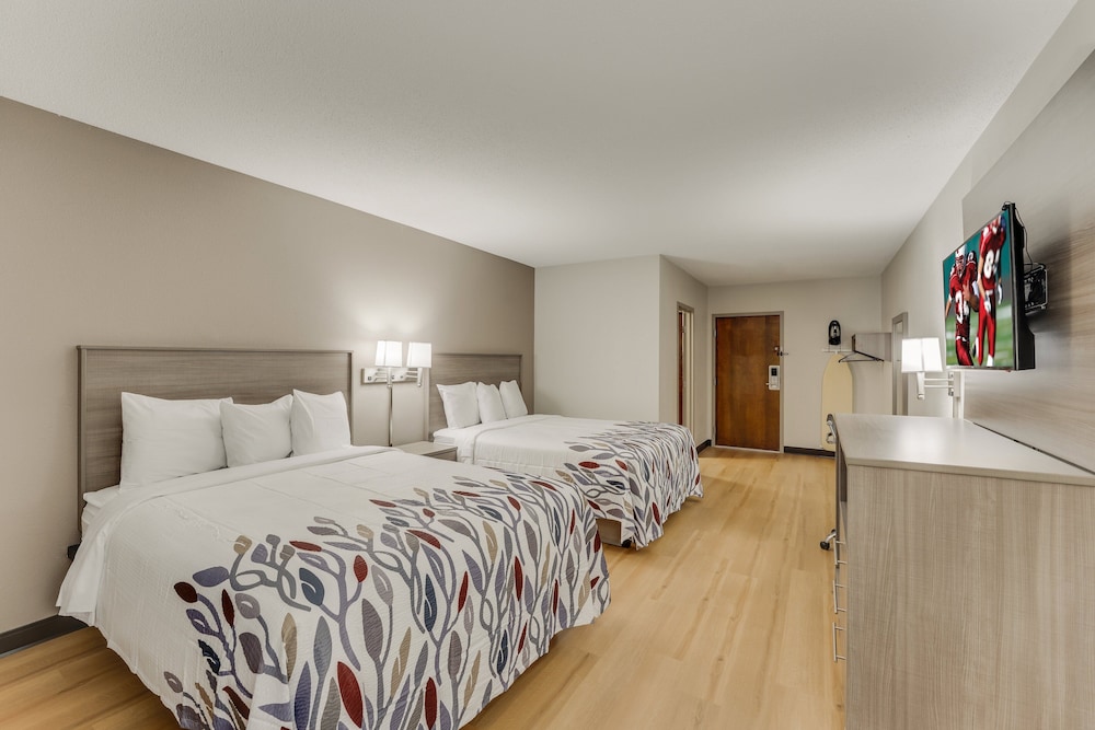 Red Roof Inn & Suites Newport Middletown RI - photo 21