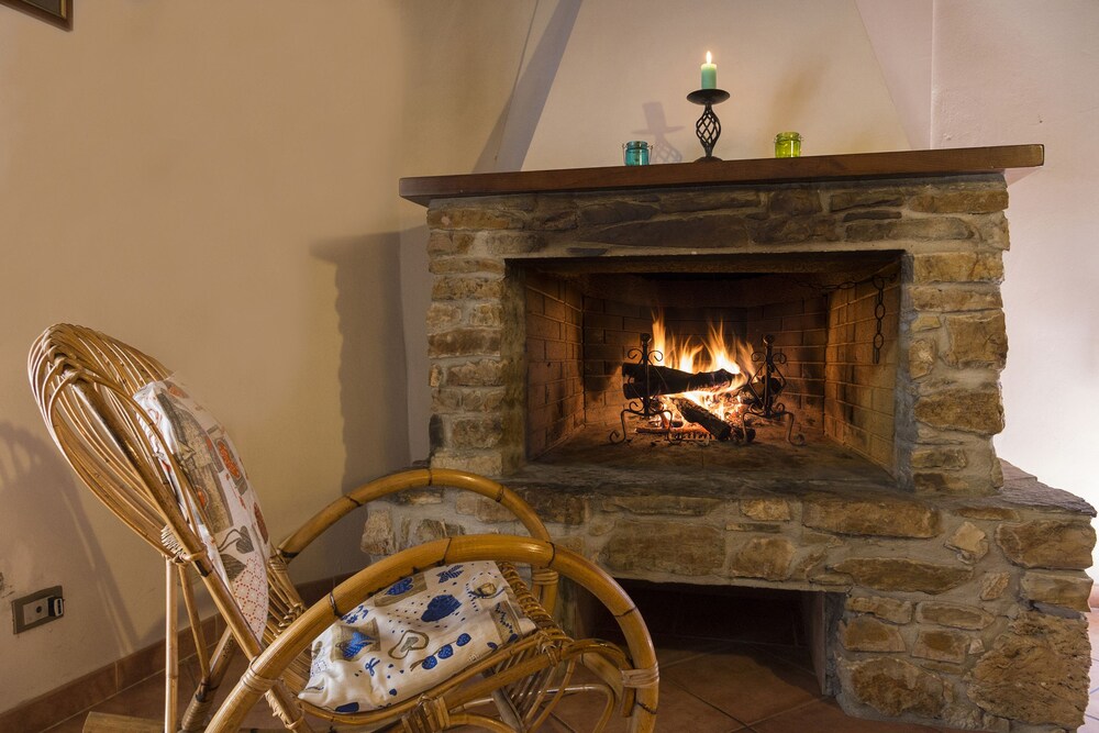 Agriturismo Monte Acuto — 4-Star Luxury Hotel in Umbertide, Italy