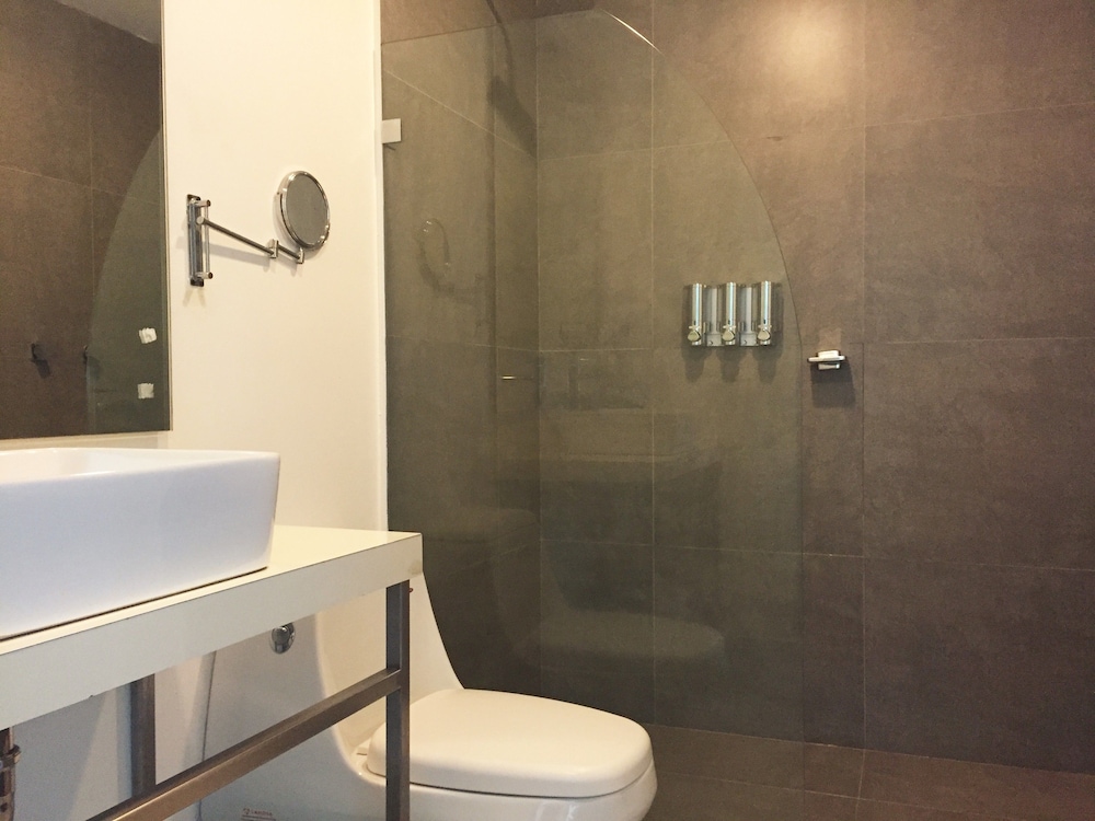 Deep Soaking Bathtub