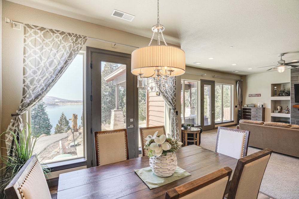 Fire Pit Views: Serene Lake Almanor Retreat — hotel in Westwood