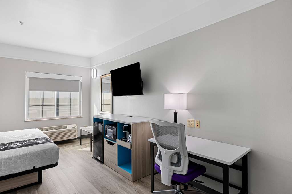 La Quinta Inn & Suites by Wyndham Raymondville - photo 77