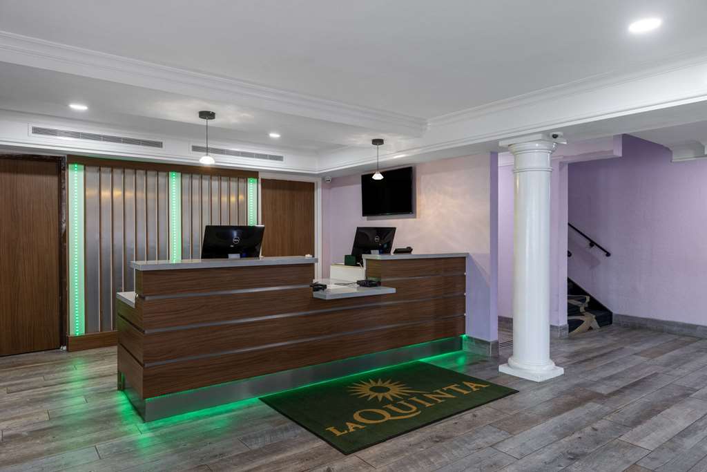 La Quinta Inn by Wyndham Kansas City Lenexa - photo 10