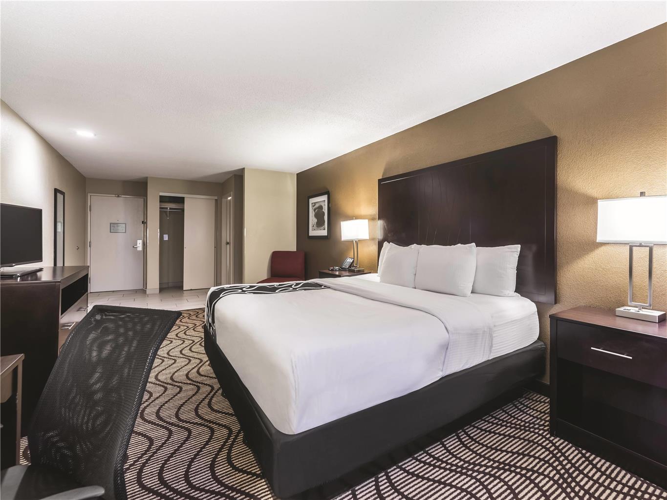 La Quinta Inn & Suites by Wyndham Collinsville St. Louis - photo 11