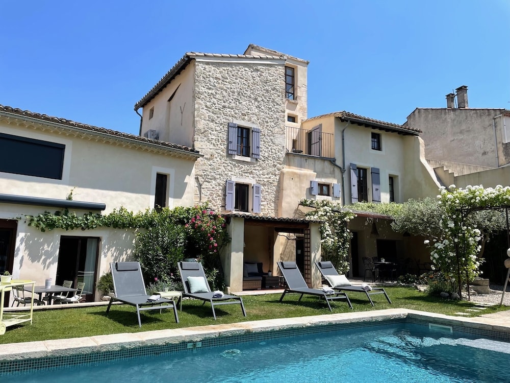 B&B Temps Suspendu Provence — 4-Star Luxury Hotel in Pernes-Les-Fontaines, France