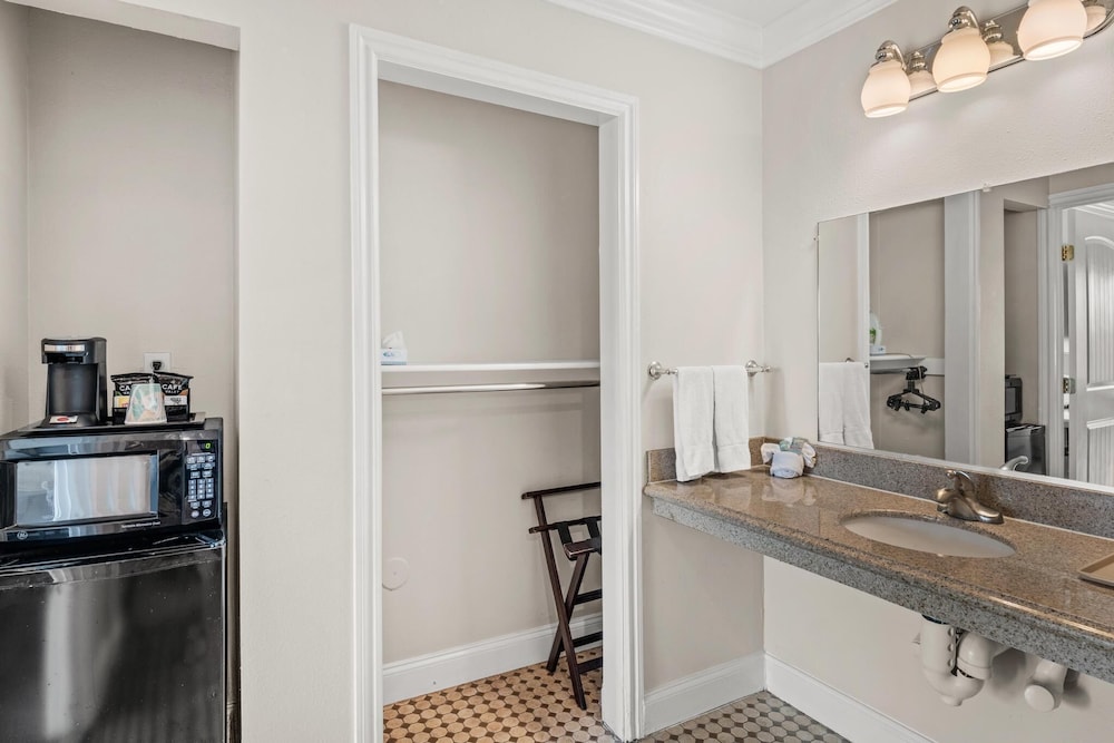 Vagabond Inn Whittier - photo 24