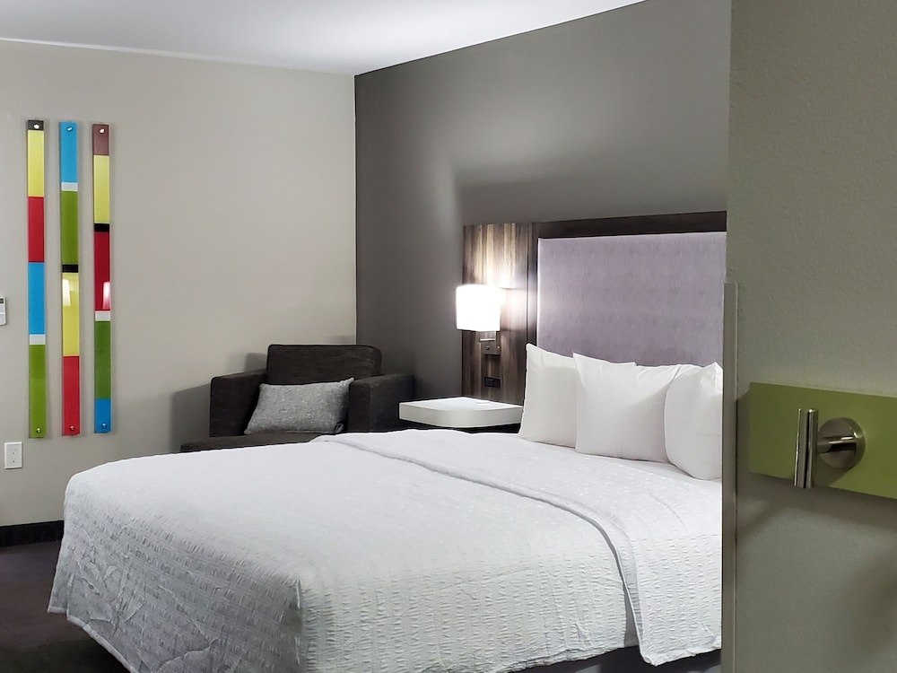 Hampton Inn Olathe - photo 22